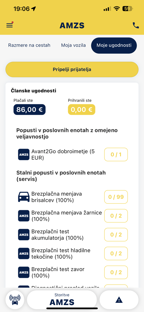 AMZS, prometne informacije - AMZS app interface displaying member benefits and car service options