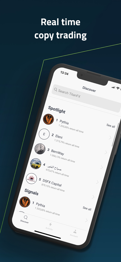 Pantalla de descubrimiento de la aplicación Titan FX Social que muestra una tabla de clasificación de los mejores traders para copiar operaciones en tiempo real