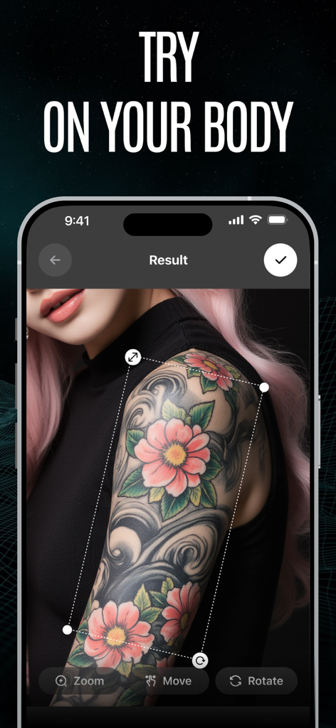 Tattoo AI Design Generator－Ink - Eine mobile Benutzeroberfläche, die ein florales Tattoo-Design zeigt, das mit Werkzeugen wie Zoom und Drehen auf einer Frauen-Schulter positioniert wird