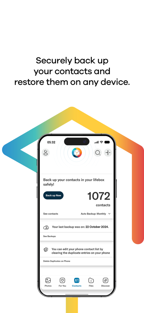 Lifebox mobile app screen showing contact backup status and duplicate contact removal features