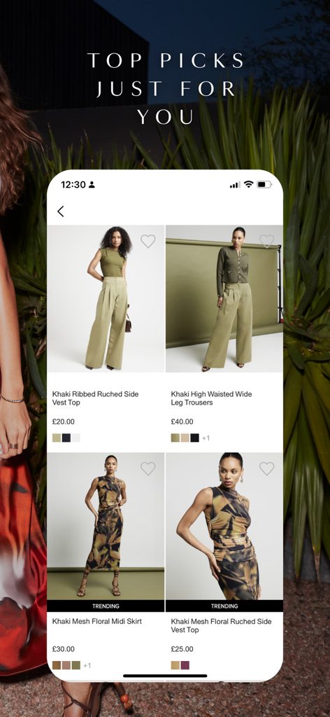 Interface da aplicação móvel River Island mostrando uma seleção de moda curada intitulada Top Picks Just For You com artigos de vestuário em tons cáqui.