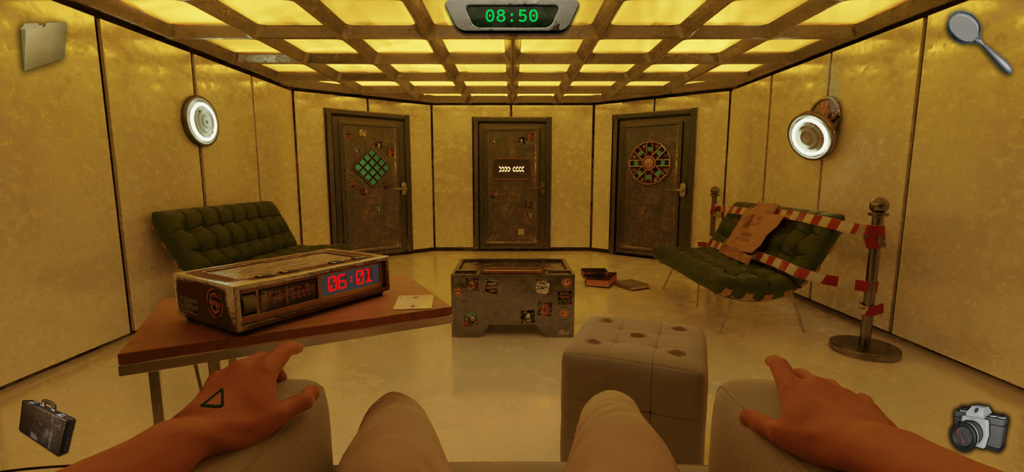 Visão em primeira pessoa de uma sala de quebra-cabeça com três portas e um cronômetro digital.