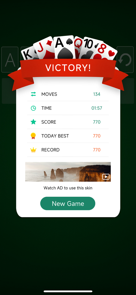 Solitaire Classic - 2026 - Una pantalla de victoria para Solitaire Classic que muestra estadísticas del juego de movimientos, tiempo y puntuación con un botón para iniciar un nuevo juego.