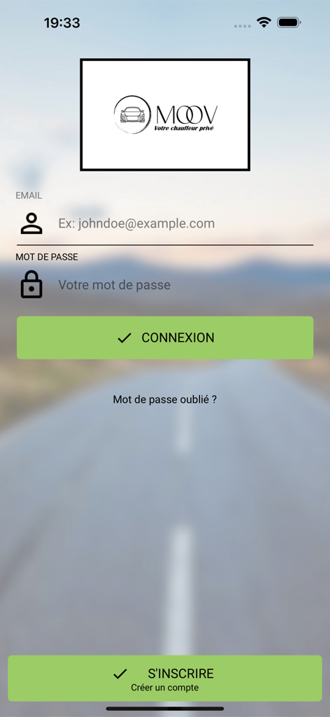 MOOV VTC - Schermata di accesso dell'app MOOV VTC con campi email e password e un pulsante di accesso verde