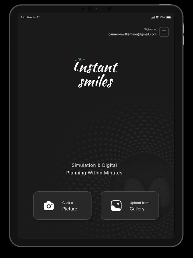 Instant Smiles - iPad에서 Instant Smiles 앱 홈 화면에 디지털 스마일 계획을 위해 사진을 클릭하거나 갤러리에서 업로드하는 옵션 표시