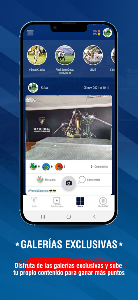 LDU Oficial - Interfaz de la aplicación LDU Oficial mostrando galerías exclusivas para aficionados al fútbol y fotos de trofeos.