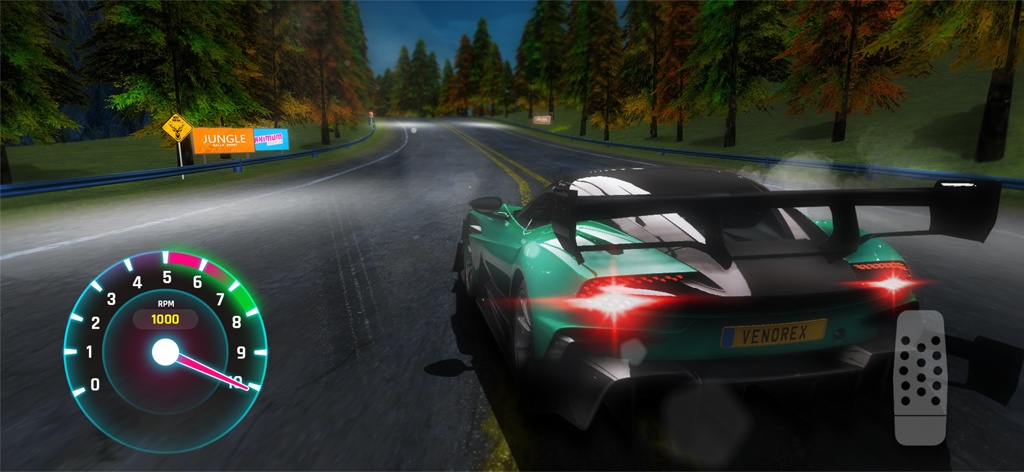 Un coche deportivo verde compitiendo por una pista forestal en Nitro Xtreme Racer con elementos HUD en pantalla.