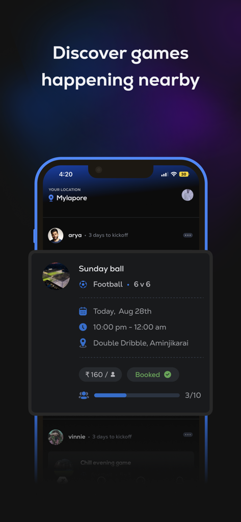 Eine mobile Benutzeroberfläche der Turf Town App, die eine Fußballspielbuchung mit Details für ein 6 gegen 6 Spiel zeigt, einschließlich Zeit, Ort und Spieler-Verfügbarkeit.
