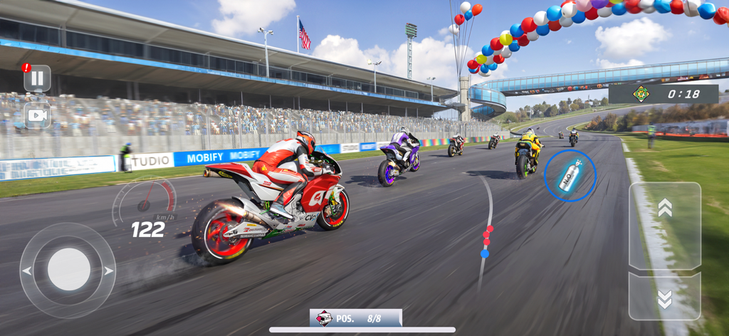 Course de moto pleine d'action sur un circuit professionnel avec une moto de sport rouge dans GT Bike Racing