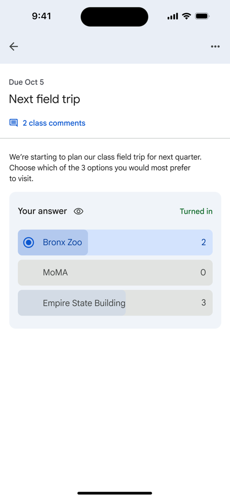Un sondaggio di classe nell'app Google Classroom per la scelta di una destinazione per una gita scolastica.