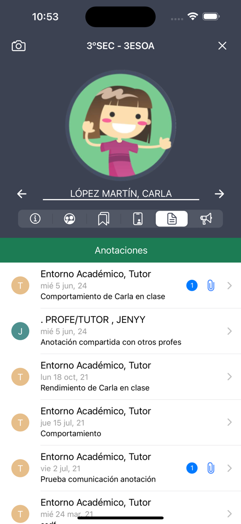 Esemtia Aula - Pantalla del perfil del estudiante en Esemtia Aula mostrando anotaciones académicas y comunicaciones del profesor.
