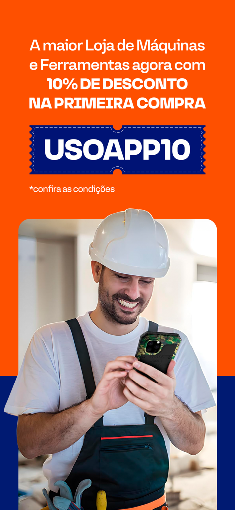 Un trabajador de la construcción con casco usando su teléfono para acceder a un cupón de descuento del diez por ciento en la app Loja do Mecânico