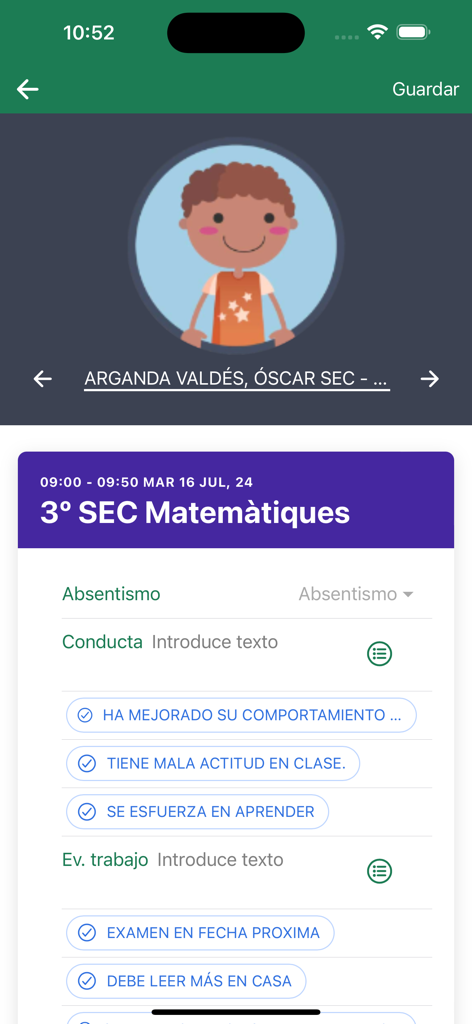 Esemtia Aula - Pantalla de la aplicación Esemtia Aula que muestra el seguimiento del comportamiento y el progreso académico del estudiante para una clase de matemáticas