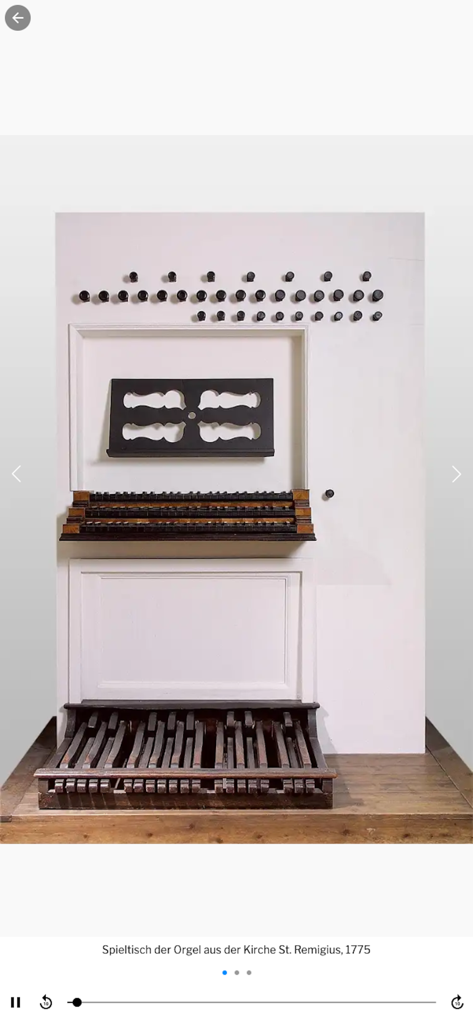 Beethoven-Haus Bonn Guide - Historical organ console from 1775 at the Beethoven-Haus Bonn Museum