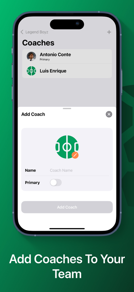 Interfaz de la aplicación móvil que muestra cómo añadir y gestionar entrenadores para una alineación de equipo de fútbol