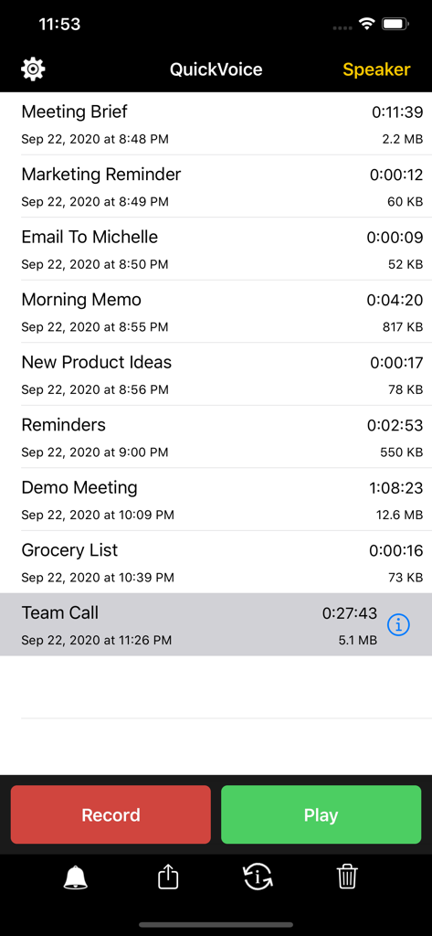 QuickVoice® Recorder - Interfaz de QuickVoice Recorder mostrando una lista de notas de voz y controles de grabación