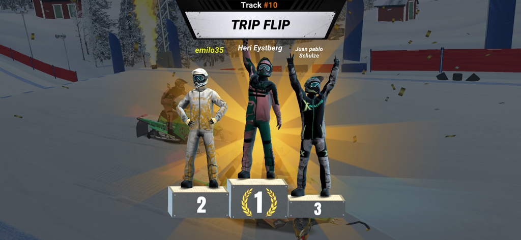 Mad Skills Snocross - Três pilotos celebrando em um pódio de vencedores após uma corrida de snocross