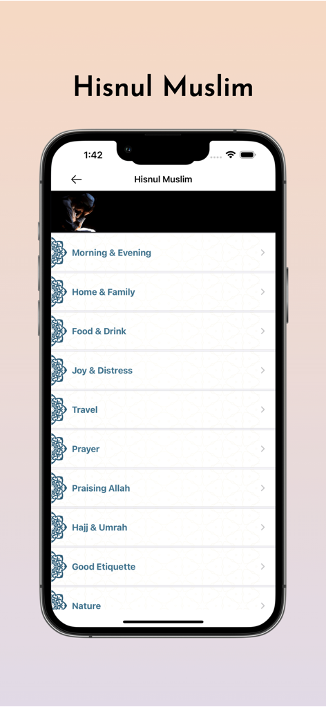 Sezione Hisnul Muslim dell'app Azan Time Pro che elenca le categorie per le preghiere e le suppliche quotidiane