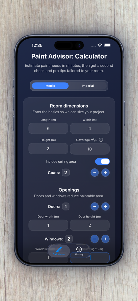 Paint Advisor: Calculator - Écran mobile de l'application Paint Advisor montrant l'interface de saisie des dimensions de la pièce et des ouvertures pour calculer les besoins en peinture