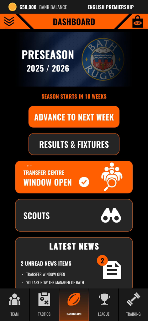 Rugby Manager 26 - El panel principal de Rugby Manager 26 que muestra el progreso de pretemporada para Bath Rugby con botones para fichajes, ojeadores y noticias.