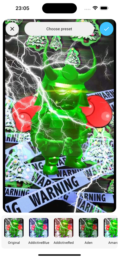 Schermata dell'editor di sfondi con una skin samurai verde con effetti fulmine e vari filtri colore