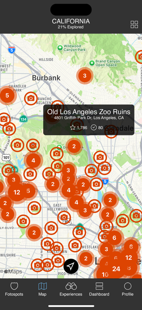 Une interface de carte dans l'application Fotospot mettant en évidence de nombreuses attractions photogéniques à Los Angeles