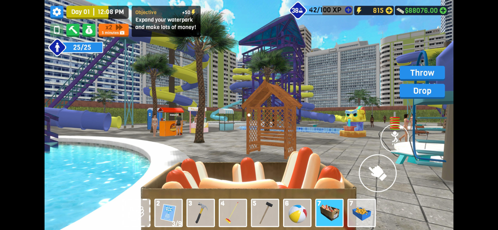 Vista in prima persona del giocatore che tiene una scatola di hot dog in un gioco simulatore di parco acquatico