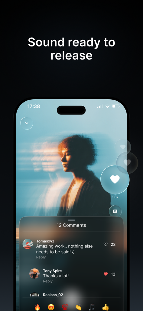 Mozart AI: AI Music Studio - Aplicación Mozart AI music studio mostrando un vídeo musical generado por IA y comentarios en el feed social.