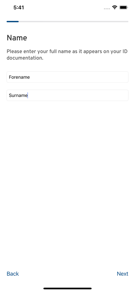 Experian Candidate RTW - 本人確認のために、名と姓のフィールドを備えたExperian Candidate RTWアプリの名前入力画面。