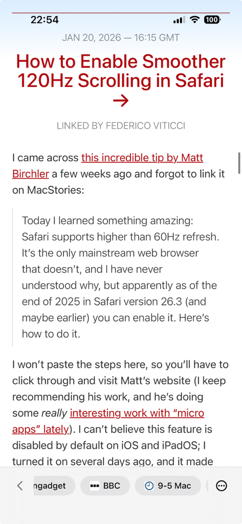 Favorites Private Browser - A clean minimalist browser interface showing a tech news article with a quick access navigation bar at the bottom featuring site icons.