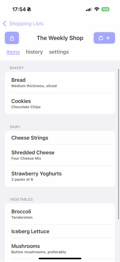 In The Basket 앱 인터페이스에 베이커리, 유제품, 채소와 같은 카테고리로 구성된 식료품 항목이 표시됩니다.