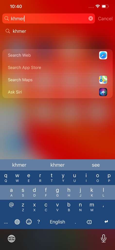 Khmer Smart Keyboard - 영어 레이아웃과 단어 제안이 있는 아이폰 검색 화면에 표시된 크메르 스마트 키보드 앱.