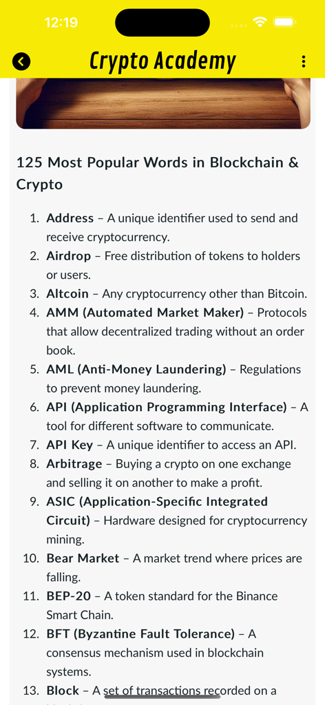 Una lista de términos comunes de blockchain y criptomonedas con definiciones en la aplicación Crypto Academy.