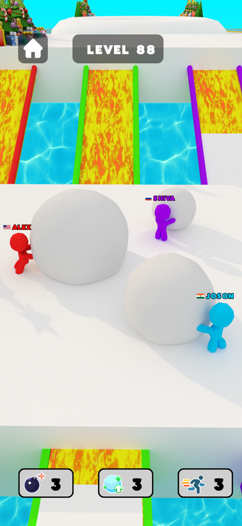 Snow Race 3D™: Fun Xmas Racing - Trois personnages colorés faisant rouler de grosses boules de neige dans un niveau de jeu de course hivernale compétitif