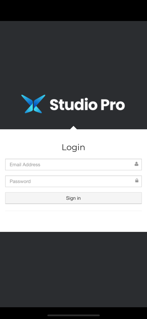 Studio Pro Manager - Écran de connexion de Studio Pro Manager avec des champs pour l'e-mail et le mot de passe