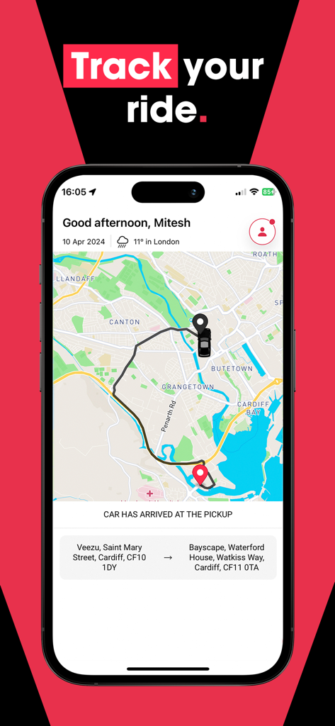 Veezu Taxi UK | Request a Ride - Eine Smartphone-Anzeige der Veezu Taxi-App mit einer Live-Karte, die eine Fahrt in Cardiff verfolgt.