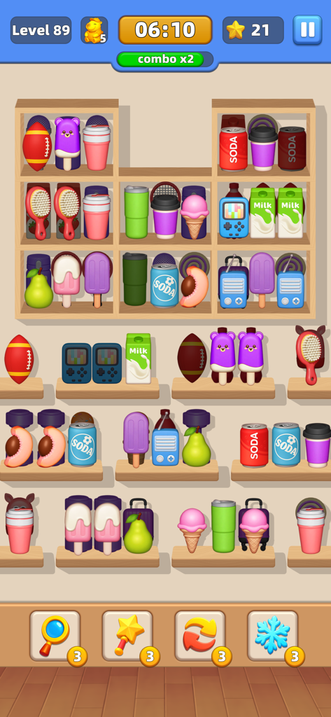 Capy’s Market - Uma tela de jogo mobile de Capy’s Market mostrando vários itens como latas de refrigerante e sorvete em prateleiras de madeira para um puzzle de organização