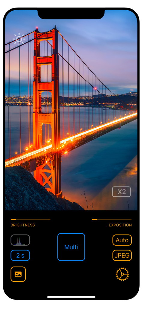 Pro Raw Camera DNG - Interfaz de la aplicación Pro Raw Camera con controles deslizantes manuales de brillo y exposición con una foto de larga exposición del Puente Golden Gate.