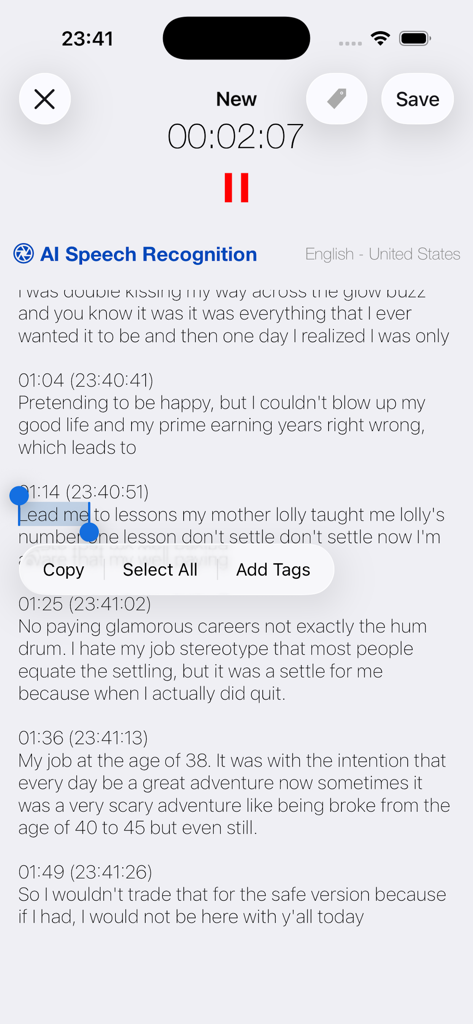 Voice Diary - Audio Transcribe - Reconocimiento de voz de IA transcribiendo una grabación de voz a texto dentro de la interfaz de la aplicación Voice Diary.