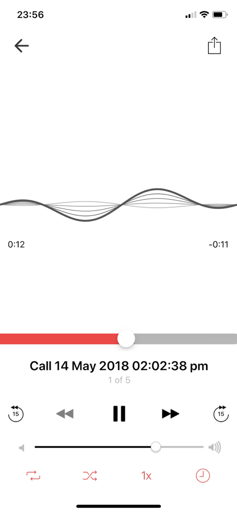 Interfaz de la aplicación Grabador de Llamadas que muestra la reproducción de llamadas con una forma de onda de audio y controles de velocidad de reproducción.