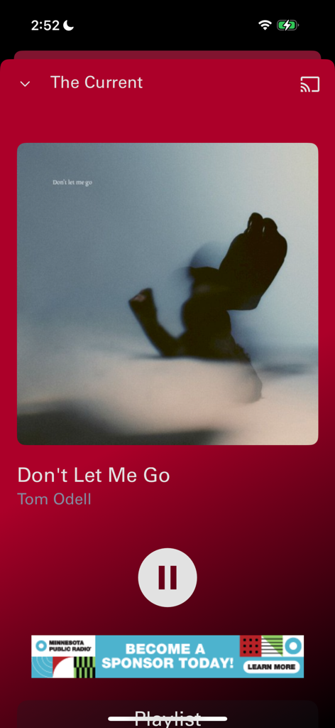 The Current Music - Interfaz del reproductor de música de la aplicación The Current que muestra los detalles de la canción de Tom Odell y un botón de pausa