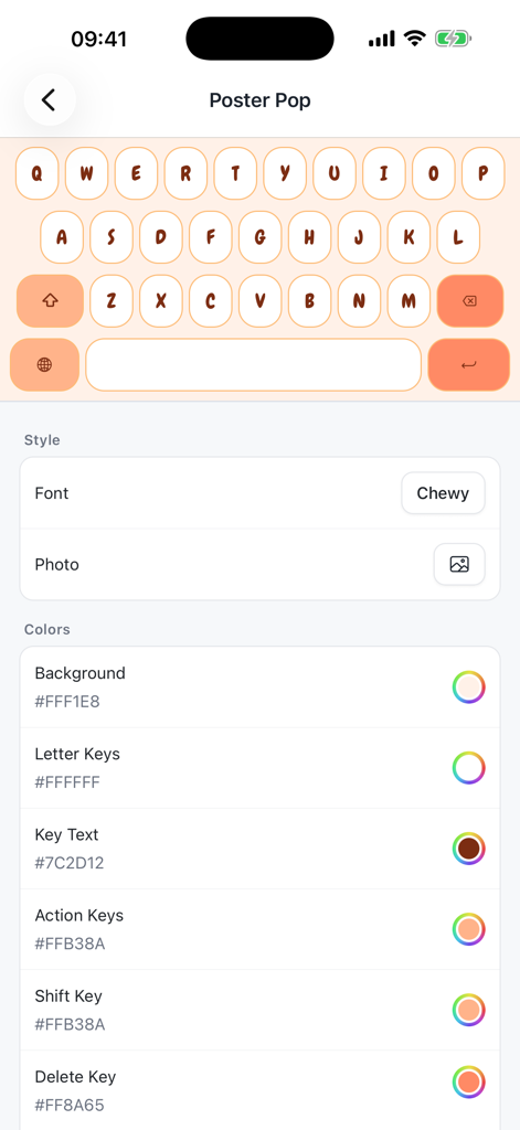 Keybench: Custom Font Keyboard - Interfaz de la aplicación Keybench que muestra opciones de personalización para un tema de teclado, incluyendo fuente, colores y diseño.