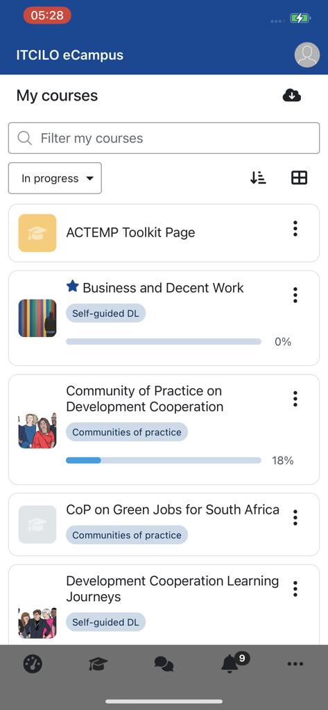 ITCILO eCampus - App mobile ITCILO eCampus che mostra un elenco di corsi iscritti con monitoraggio dei progressi per lo sviluppo professionale.