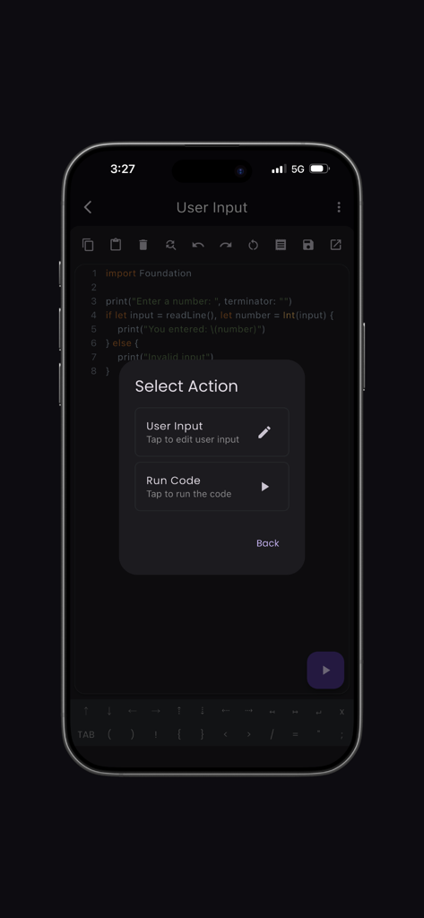SwiftCore ‎Compiler(Pro) - Interfaz de la aplicación SwiftCore Compiler Pro que muestra un menú 'Seleccionar Acción' con 'Ejecutar Código' y opciones de 'Entrada del Usuario' sobre un editor de código.