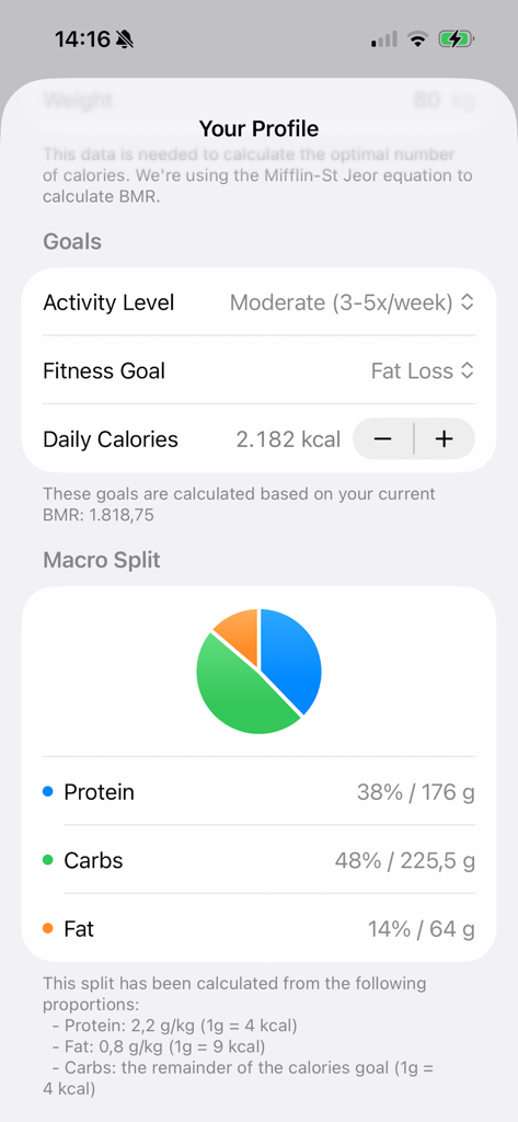 NutriSmart -  Macros tracker - Pantalla de perfil de la aplicación NutriSmart que muestra los objetivos calóricos diarios y la distribución de macronutrientes.