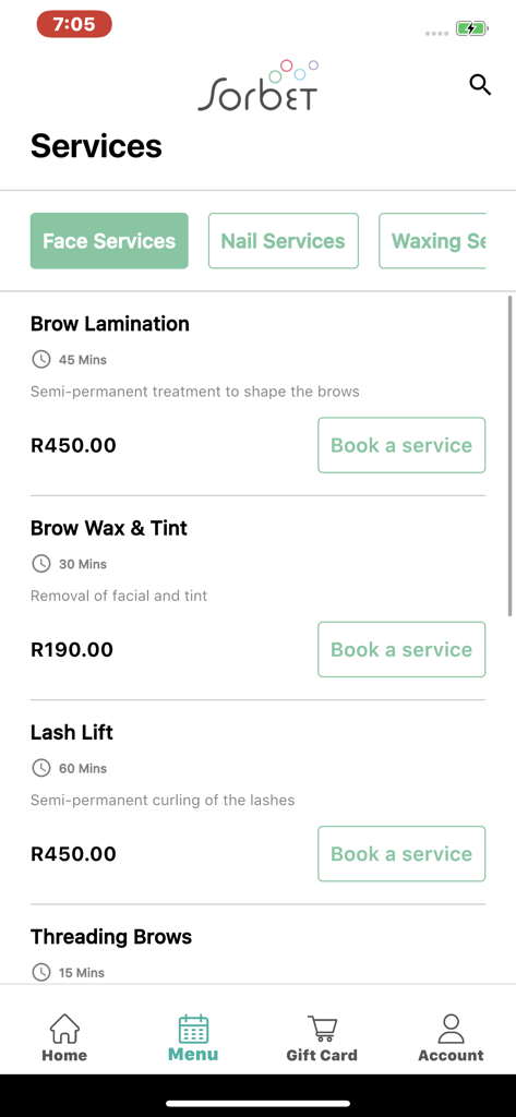 Bildschirm der Sorbet Group Mobile App mit Schönheitsbehandlungen wie Augenbrauenlaminierung und Wimpernlifting mit Preisen und Buchungsschaltflächen.