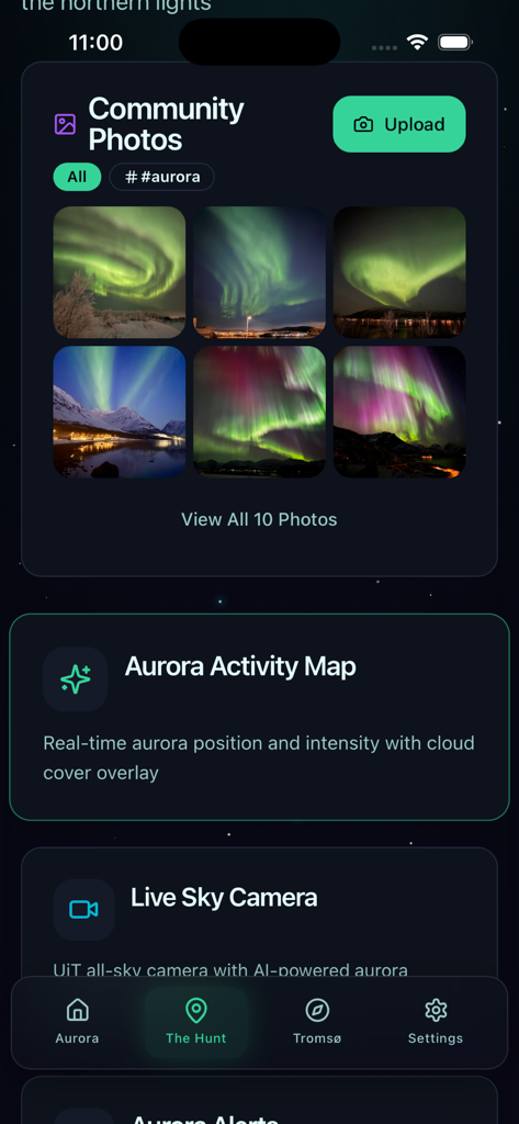 Aurora Tromsø Mobile App-Oberfläche mit Community-Fotos der Nordlichter und einer Karte der Aurora-Aktivität.