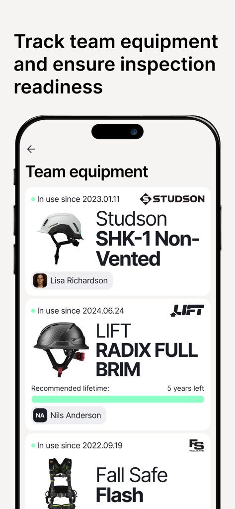 App Twiceme che mostra la gestione dell'attrezzatura di sicurezza del team con date di ispezione e assegnazioni utente