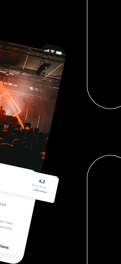 Interfaz de la app Xceed mostrando un evento de discoteca multitudinario y la calificación del usuario