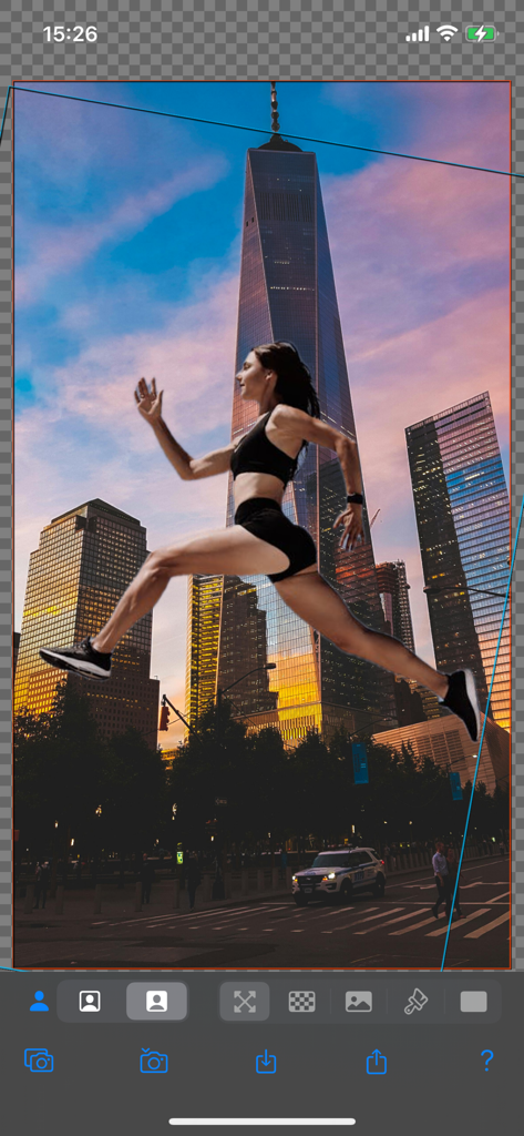 Background Replacer - 背景置換ツールを使用して、ニューヨーク市のスカイラインの前でジャンプしている女性を示すモバイルアプリインターフェイス